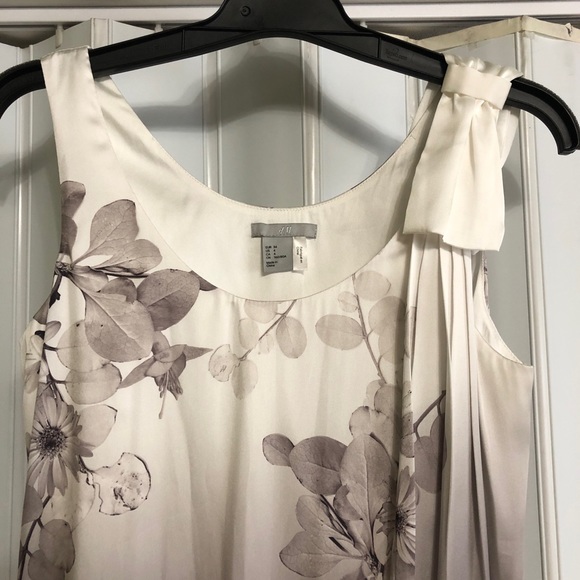 H&M Grey Gradient Floral Dress - Picture 3 of 10
